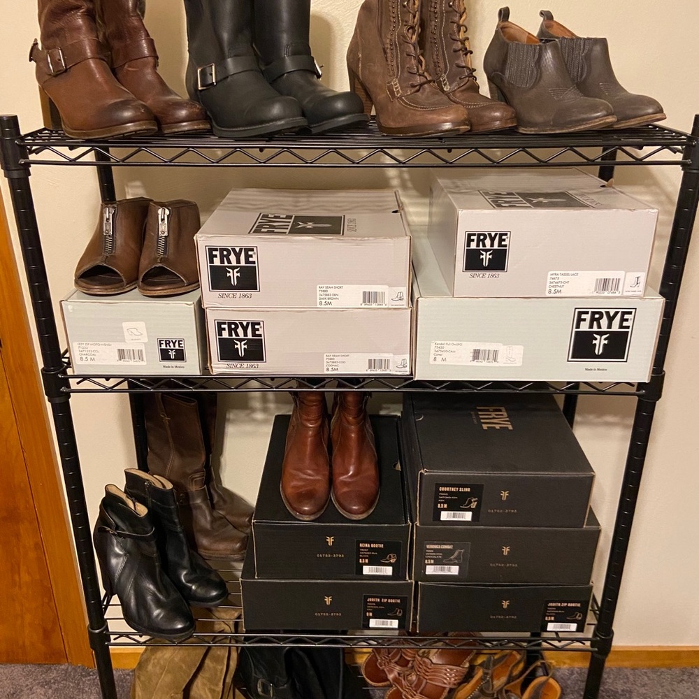 Frye - Picture 2 of 4